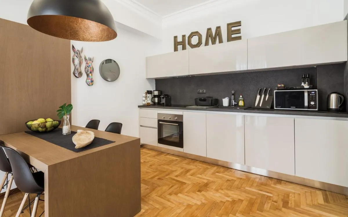Image 2 of Acropolis Executive Suite