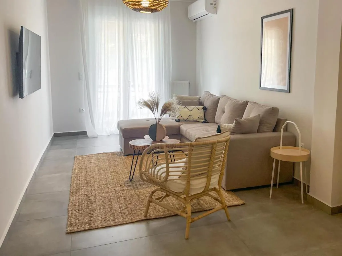 Image 1 of Anneta’s home