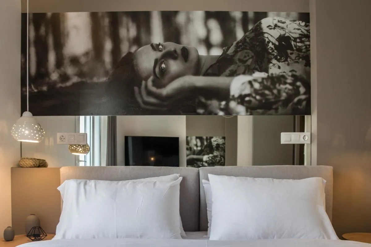 Image 3 of Athens Luxury