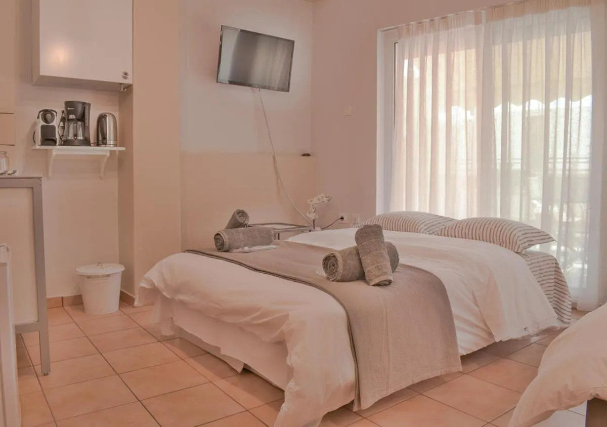 Image 4 of Athens Modern Minimalistic Sunny Studio With Balcony