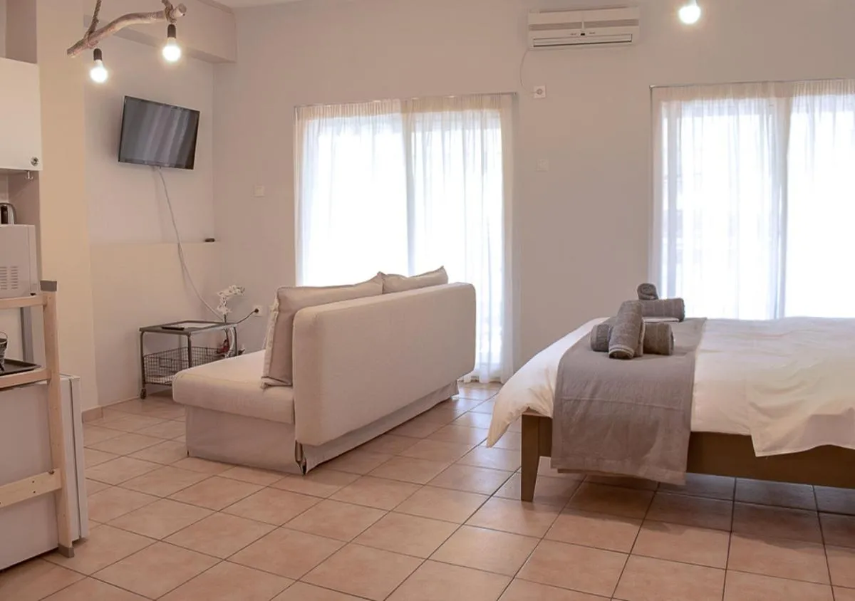 Image 5 of Athens Modern Minimalistic Sunny Studio With Balcony