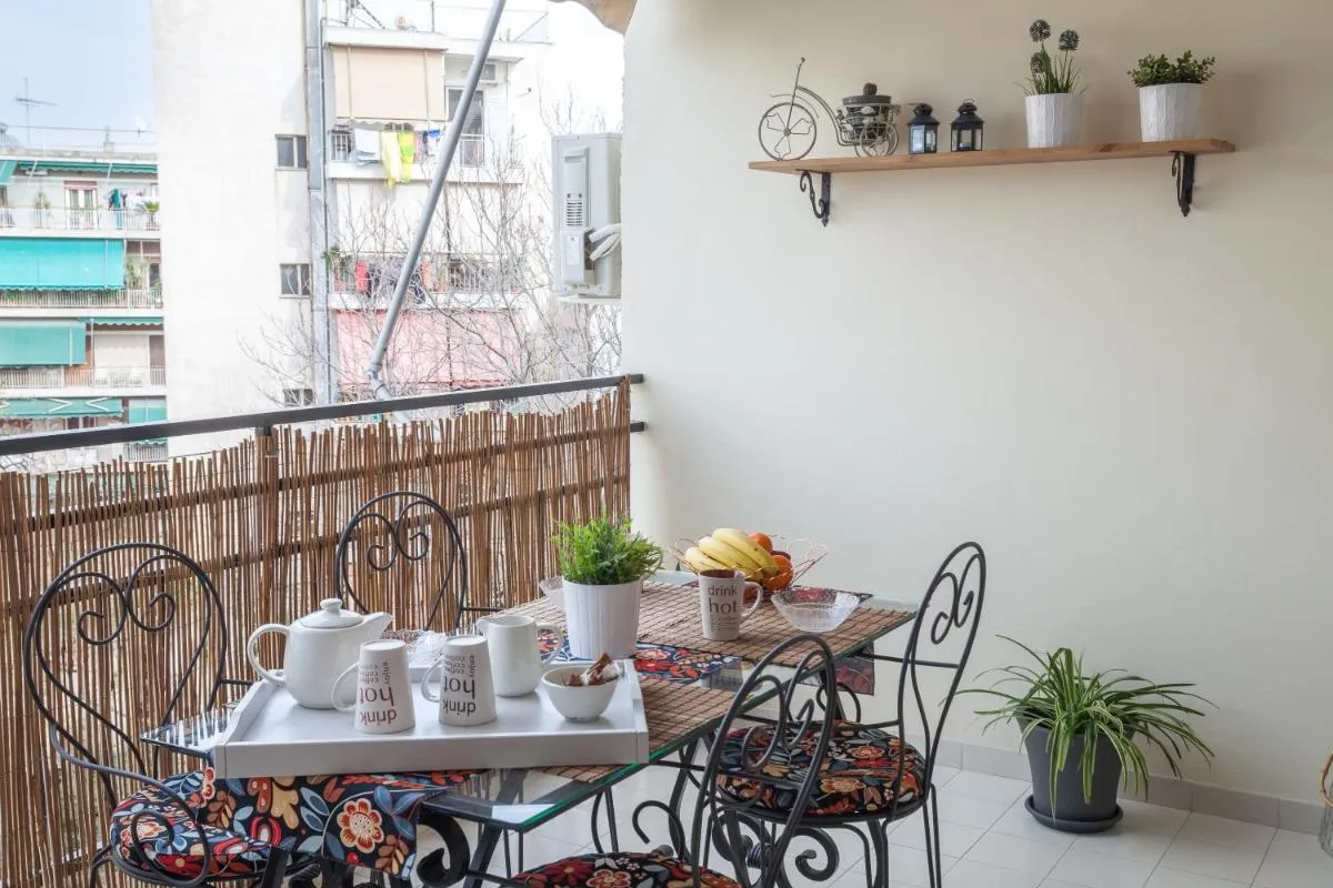 Image 4 of Athens charming flat 10 min away from Acropolis by metro