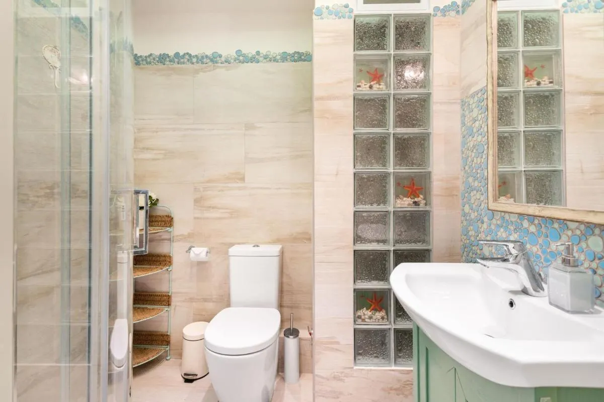 Image 3 of Bright, Calming Retreat With a Balcony Near Metro!