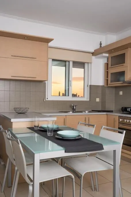 Image 4 of Bright & Elegant 2BD Apt w/ View