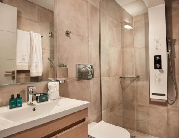 Image 5 of CW Athens Riviera Suite