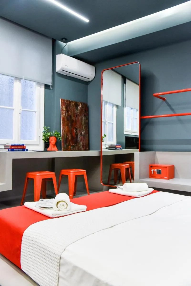 Image 3 of CentraL44 YoLo Casual Suite