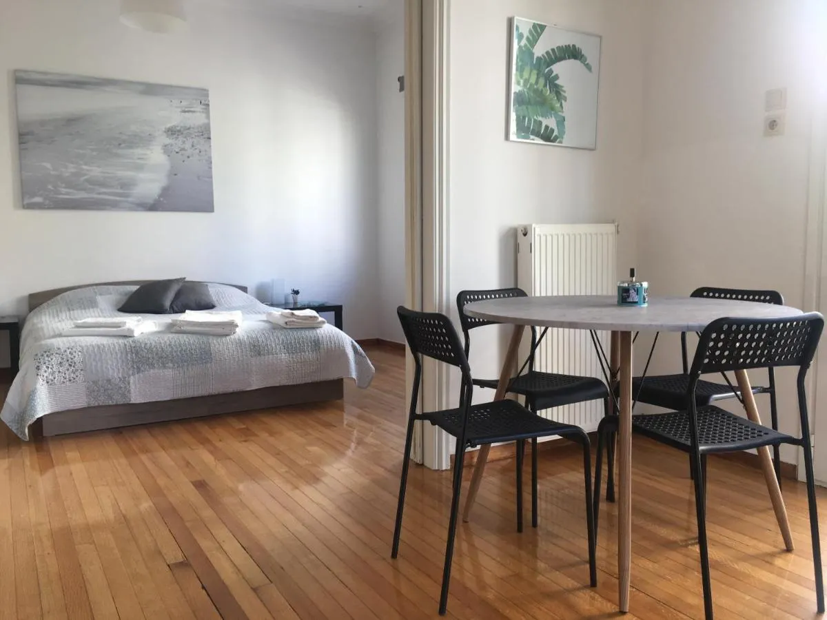 Image 2 of Central 5 Room Apartment