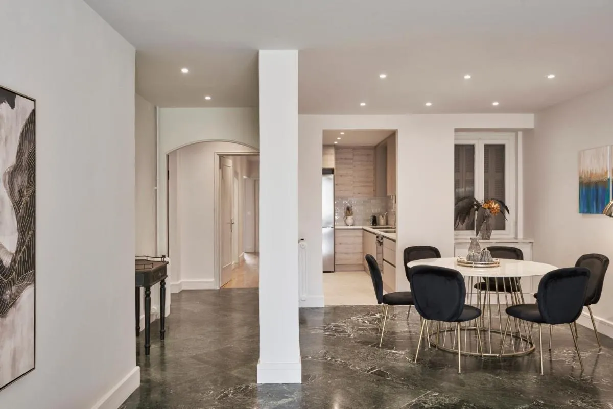 Image 2 of Chic n Bright 3Bd Apt with Hilton View