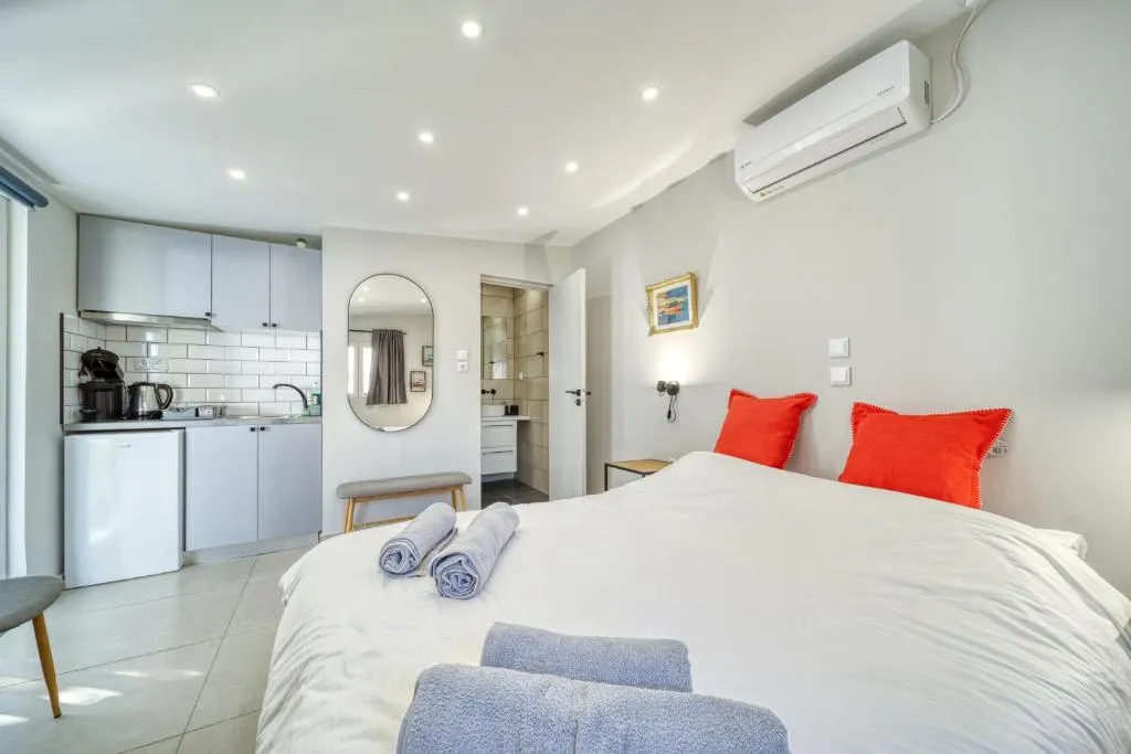 Image of Chic rooftop studio w/ terrace – Near Acropolis