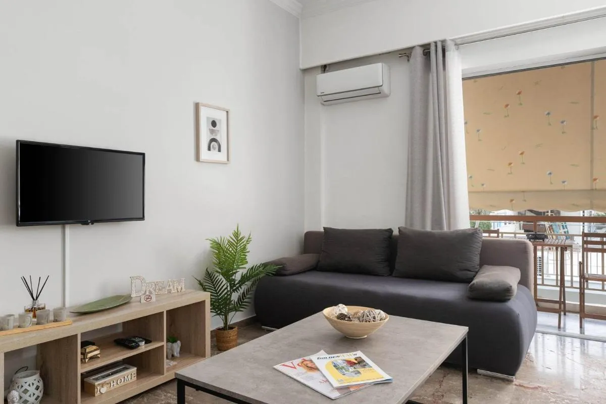 Image 5 of Chris’s spacious apartment 300m from metro