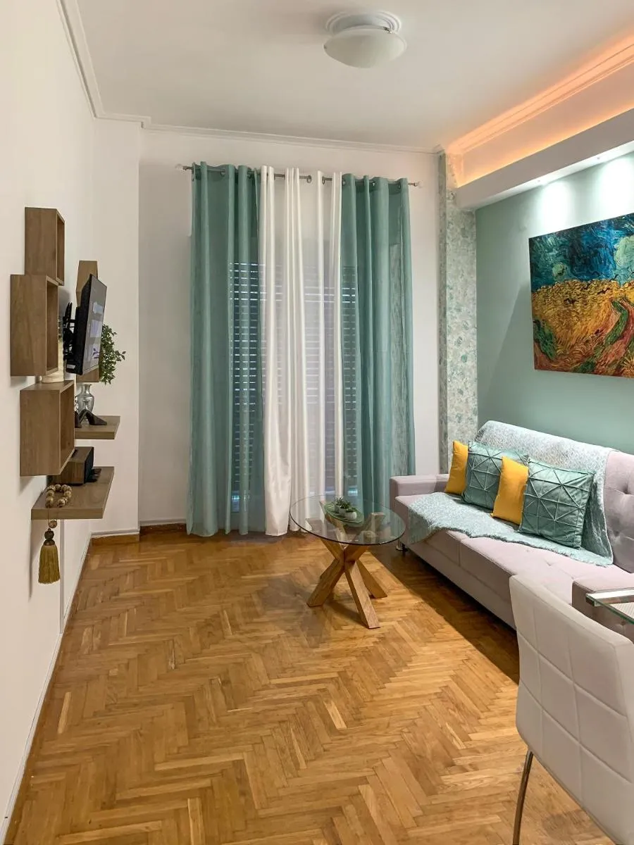 Image 4 of Cozy and Chic apartment in the Center, 5 min Subway