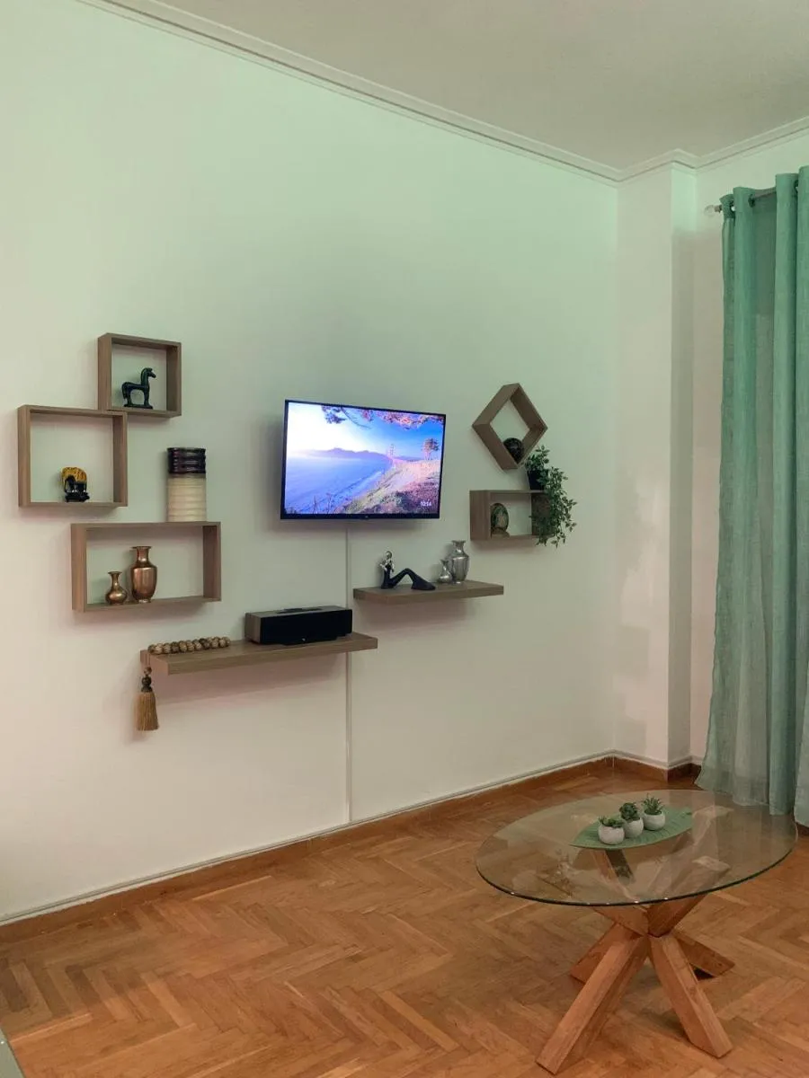 Image 5 of Cozy and Chic apartment in the Center, 5 min Subway