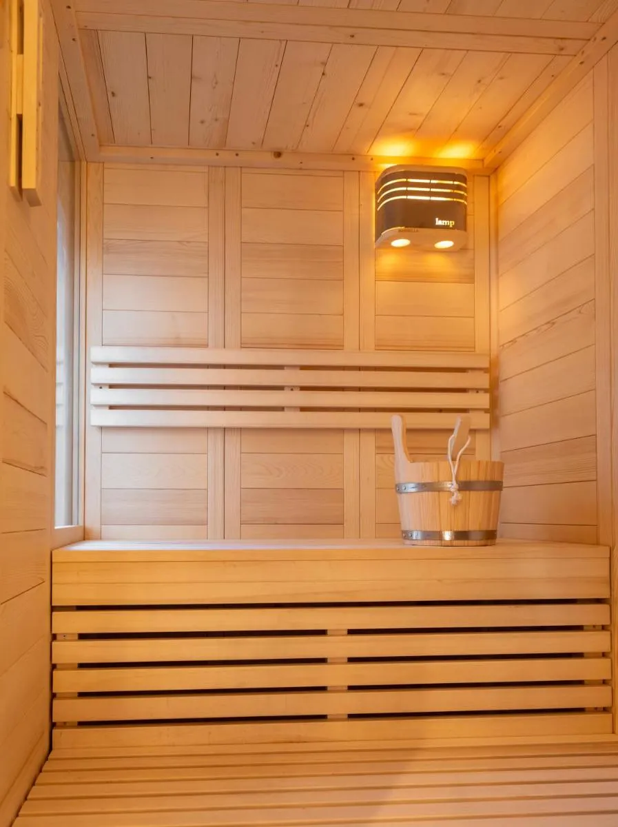 Image 3 of Derouse Eva Suite Jacuzzi & Sauna