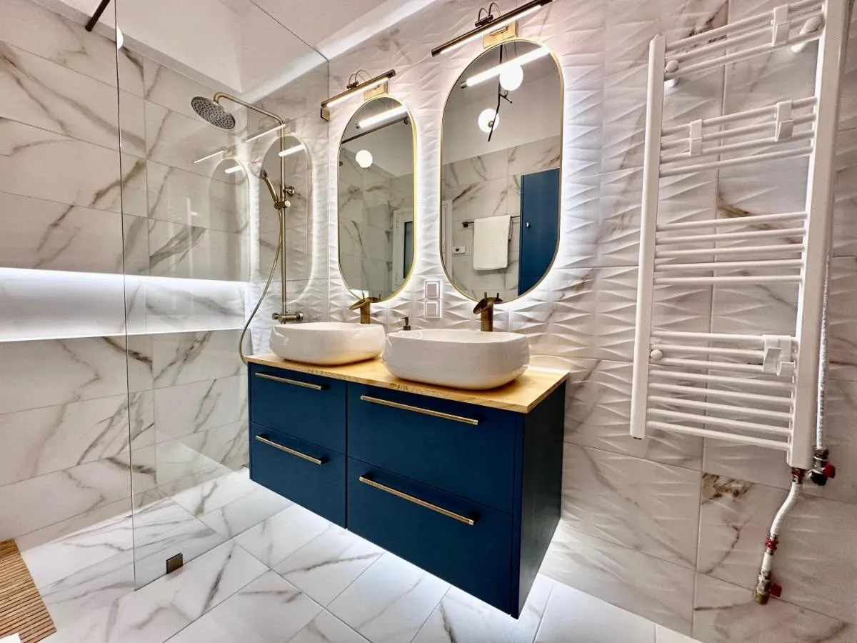 Image 2 of Elaia Luxury Selections Sapphire