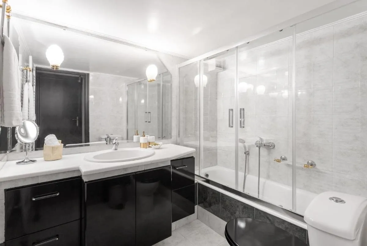 Image 3 of Fresh Detailed Stylish Apartment at Acropolis
