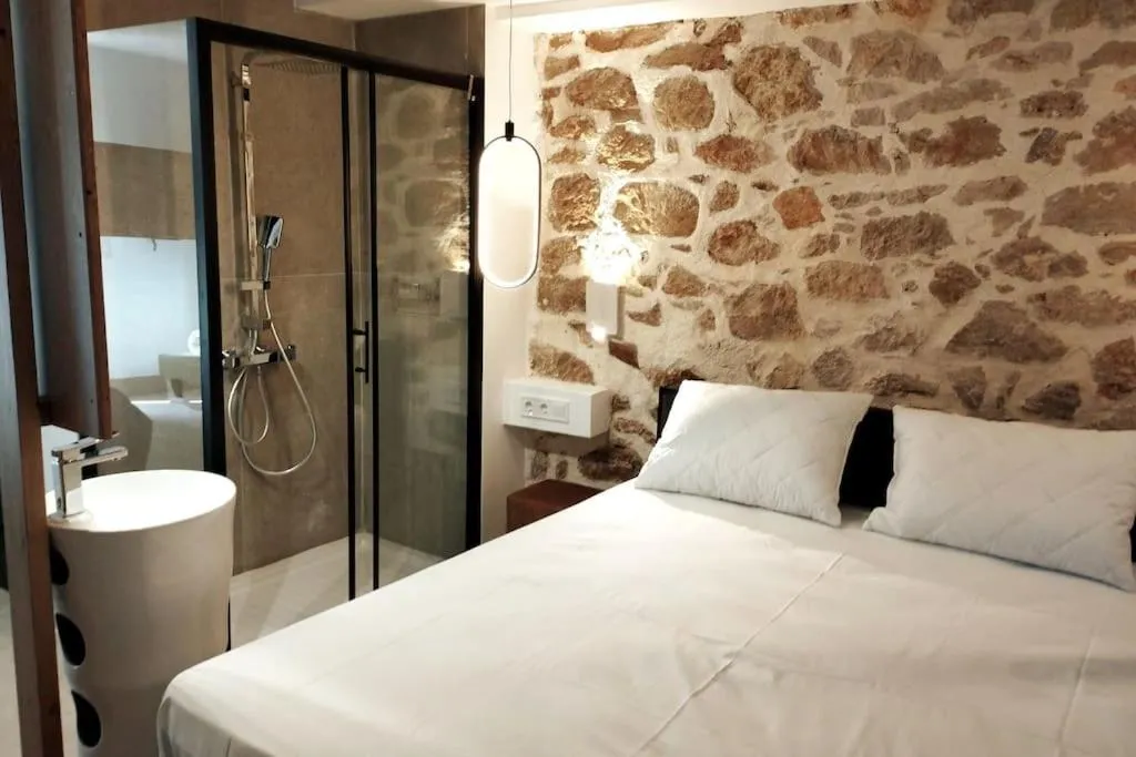 Image of Χώρος με επιλεκτική λιτότητα και χαμάμ