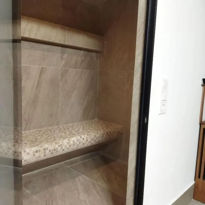 Image 6 of Χώρος με επιλεκτική λιτότητα και χαμάμ