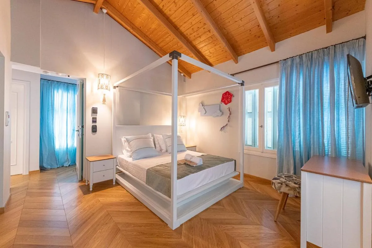Image 2 of IPELHOME – Plaka Boutique Apartments