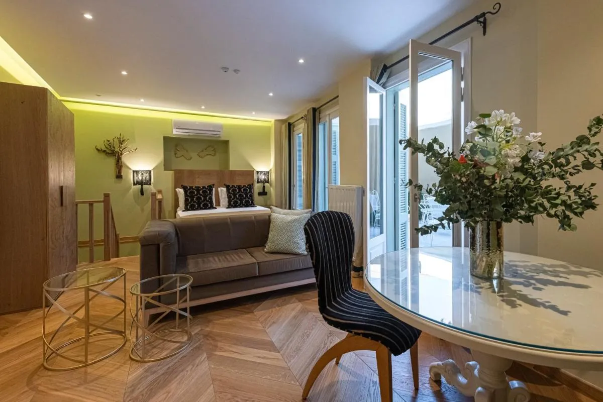 Image 6 of IPELHOME – Plaka Boutique Apartments