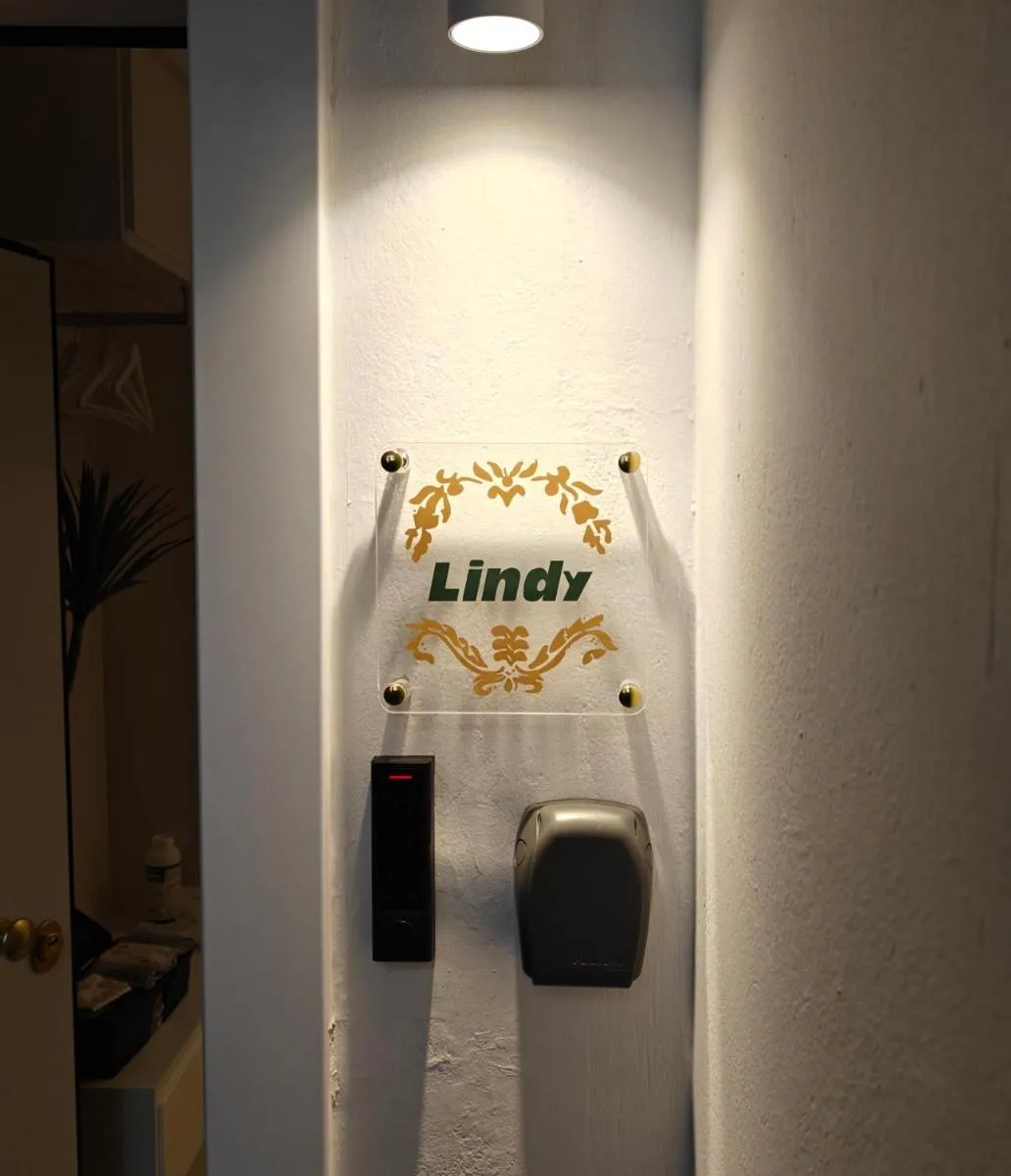 Image 2 of Lindy S