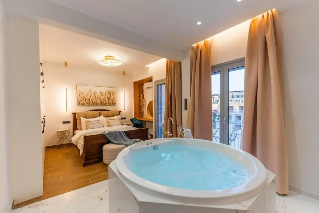 Image of Luxury 4Bdrm Penthouse with Jacuzzi near Acropolis