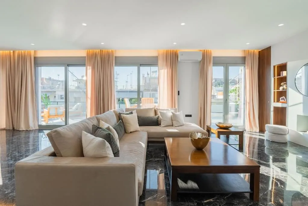 Image 4 of Luxury 4Bdrm Penthouse with Jacuzzi near Acropolis