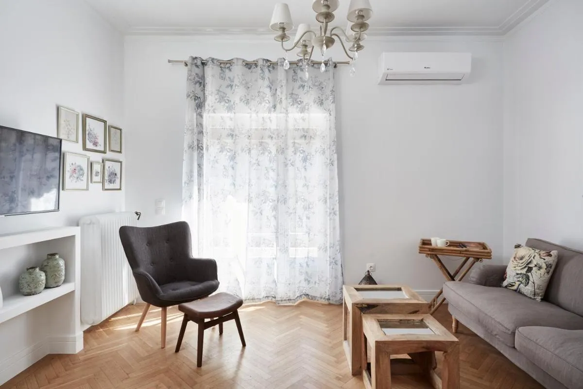 Image 2 of Luxury n Chic Athens Museum Apt