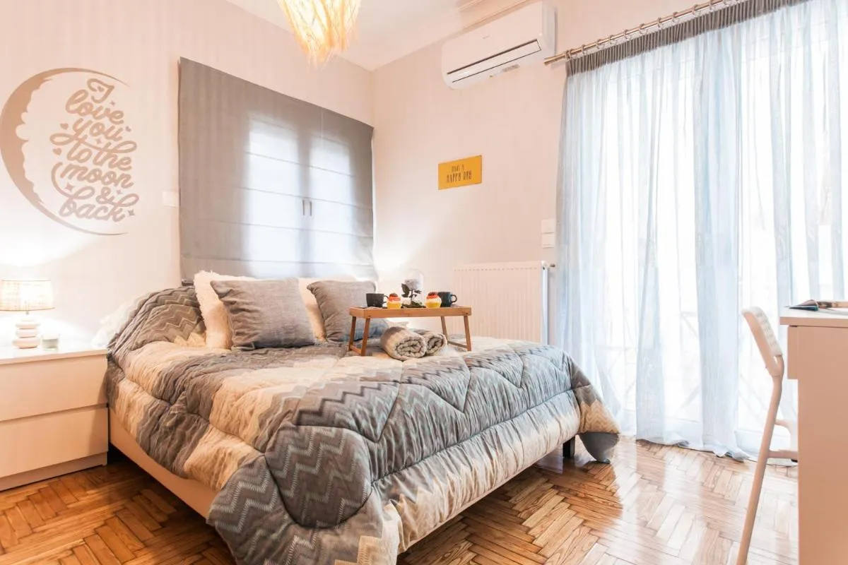 Image 2 of Luxury seaside apartment next to Starbucks opossite the beach park of Flisvos