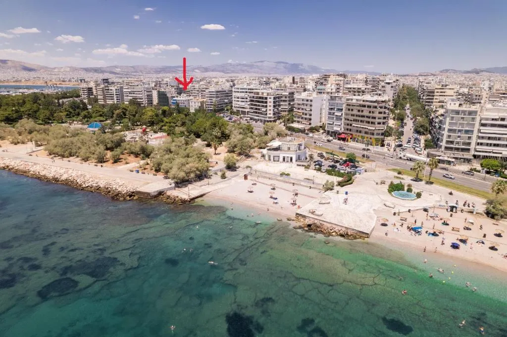 Image of Luxury seaside apartment next to Starbucks opossite the beach park of Flisvos