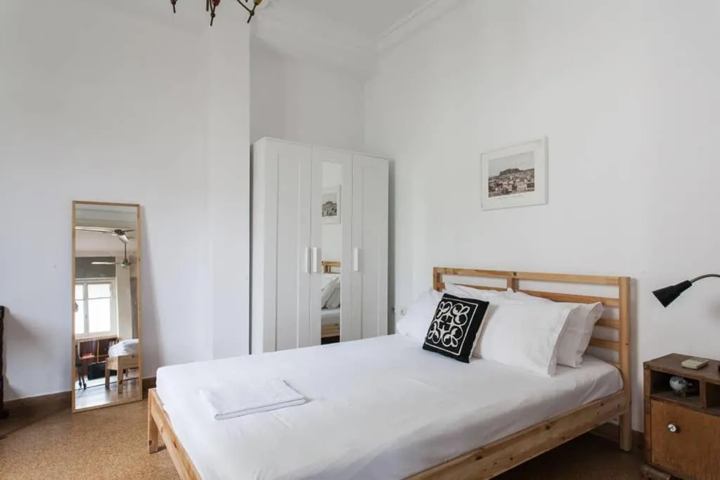 Image 4 of Mid century 3 bdr city centre townhouse
