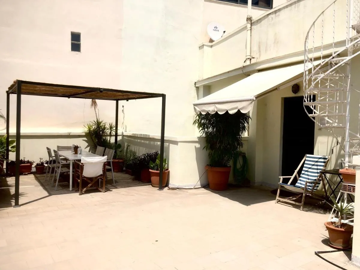 Image 6 of Mid century 3 bdr city centre townhouse