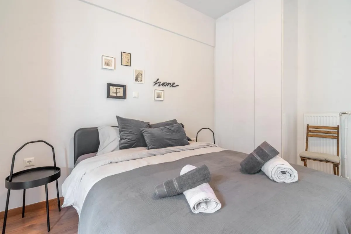 Image 5 of Modern Living – Greecing