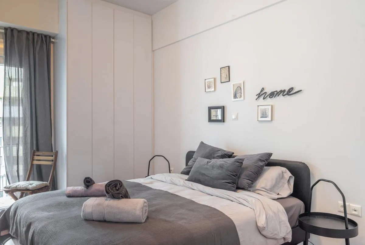 Image 4 of Modern Living – Greecing