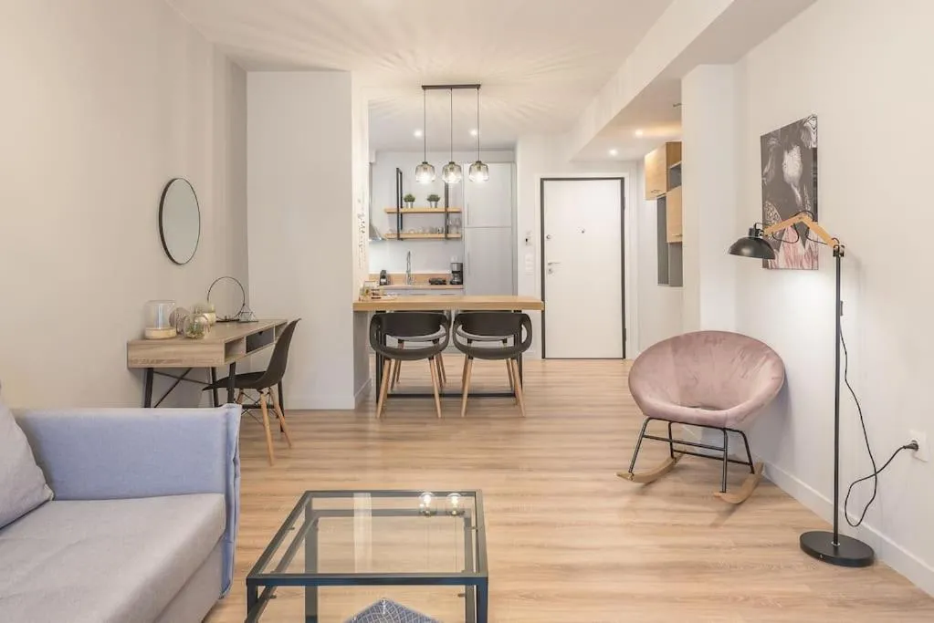 Image of Modern & Spacious Αpartment