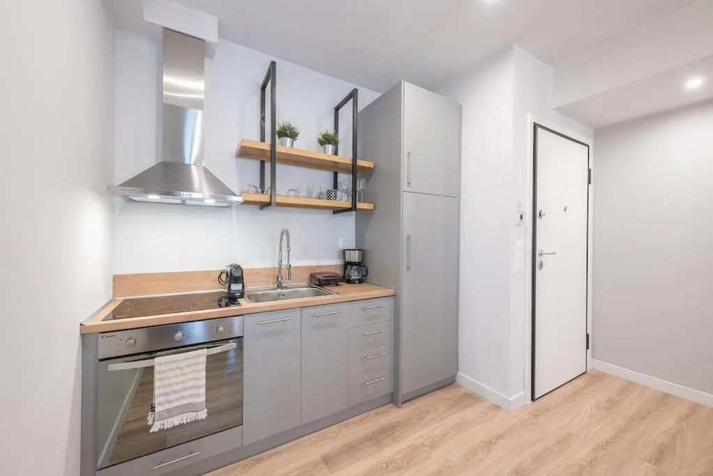 Image 1 of Modern & Spacious Αpartment