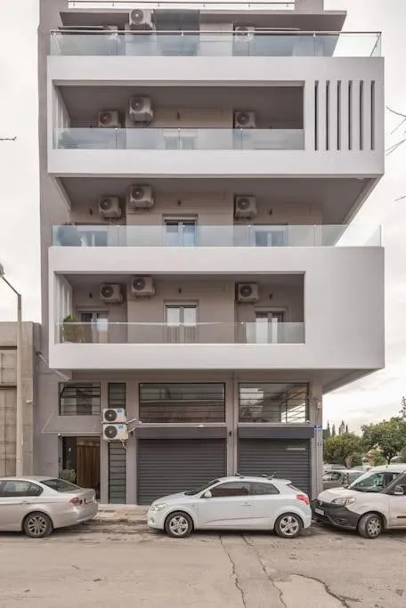 Image 5 of Modern & Spacious Αpartment