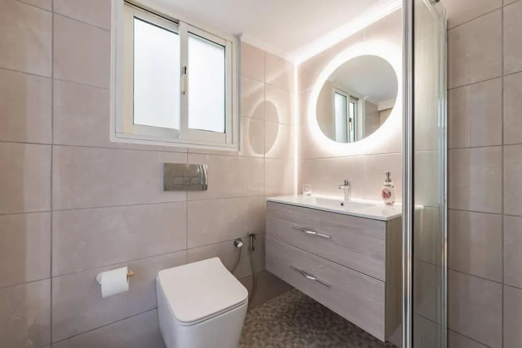 Image 4 of NEW! Bright & Remodeled 1Bed apt 2min Walk to Acropolis