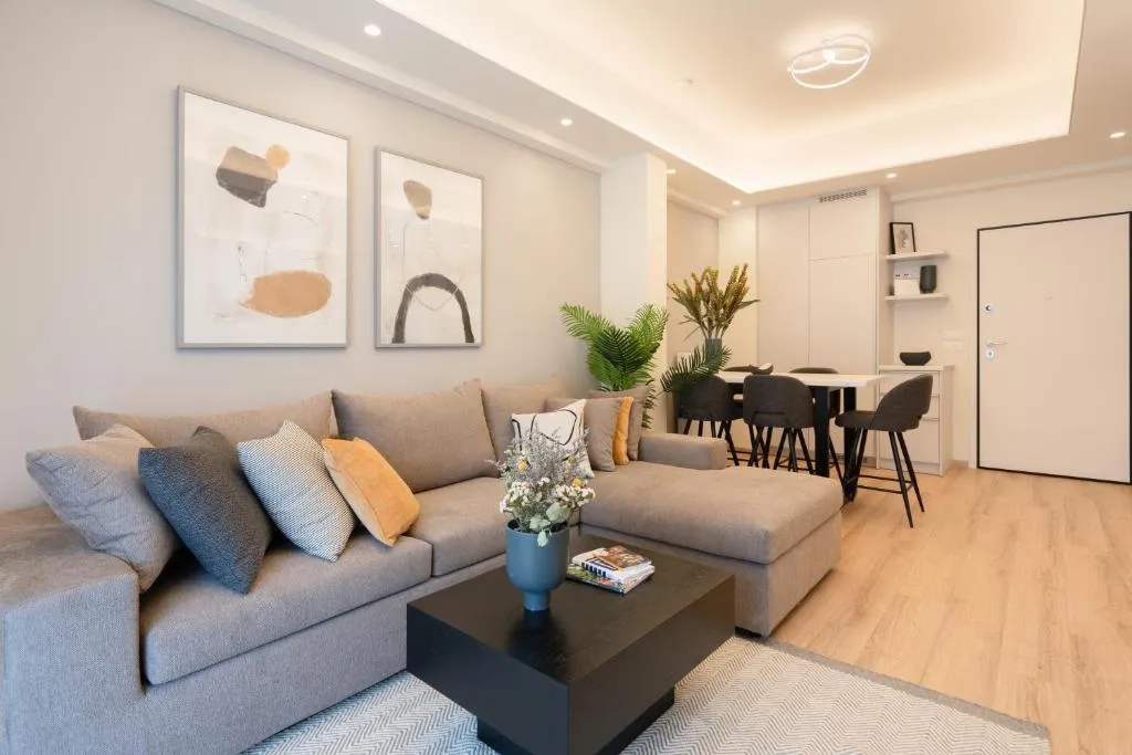 Image of Newly Renovated 2 Bedroom Apartment, 5min to metro