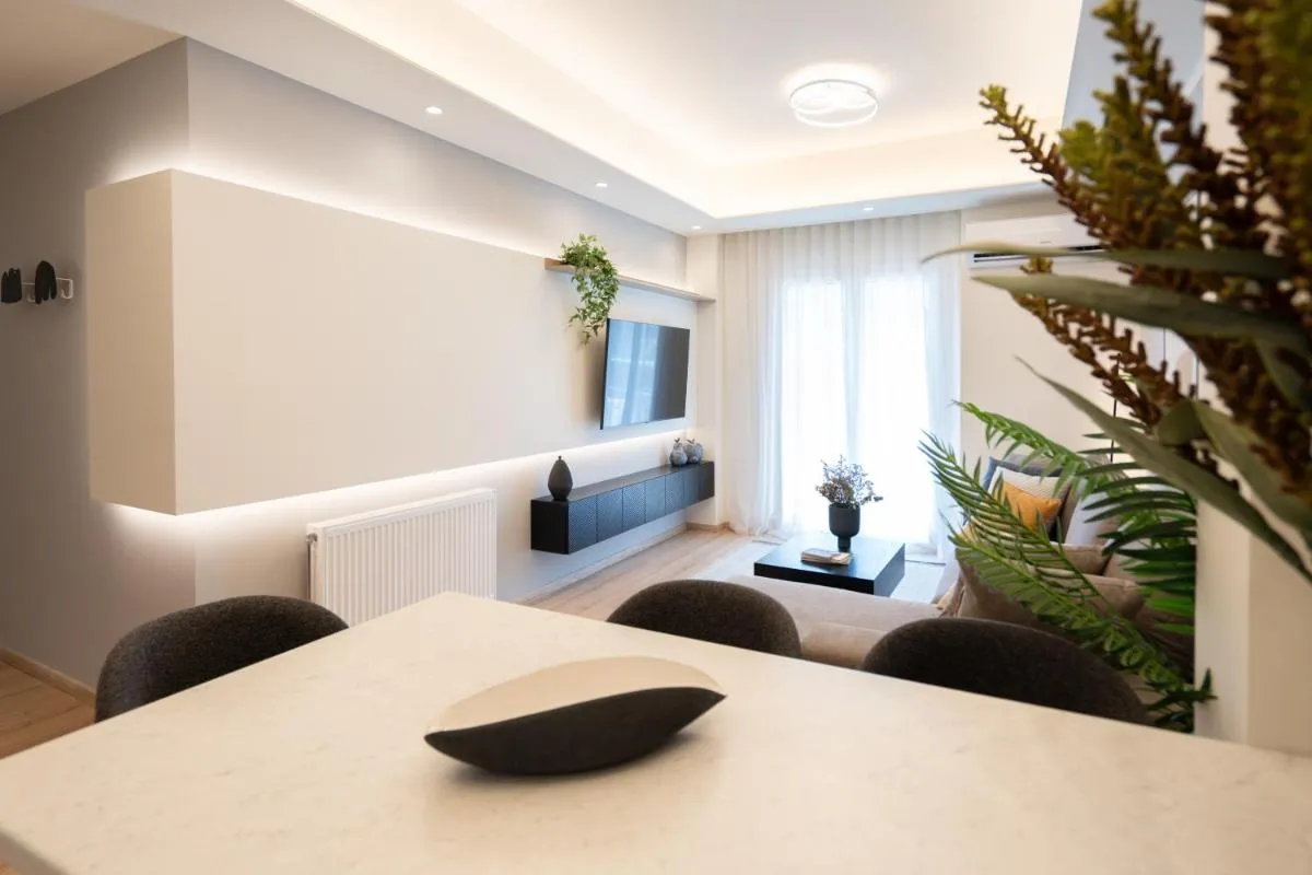 Image 4 of Newly Renovated 2 Bedroom Apartment, 5min to metro