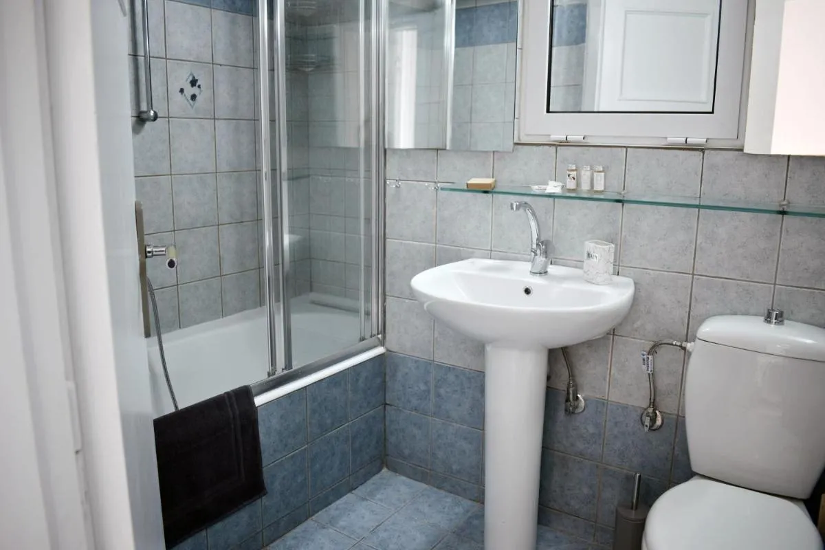 Image 5 of OLIVER SUITES