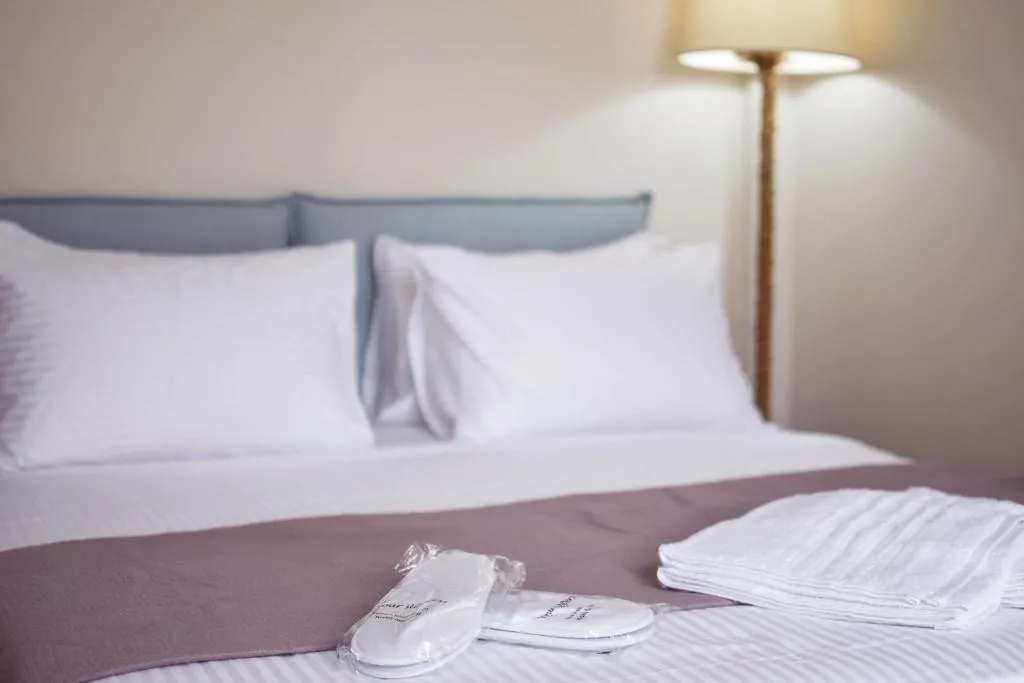 Image of OLIVER SUITES