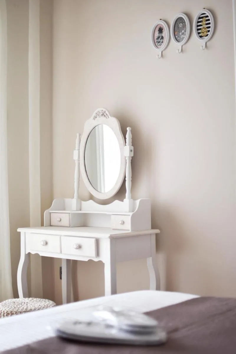 Image 6 of OLIVER SUITES