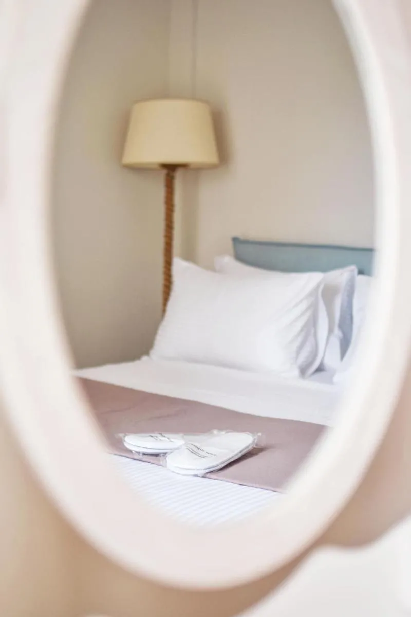 Image 3 of OLIVER SUITES