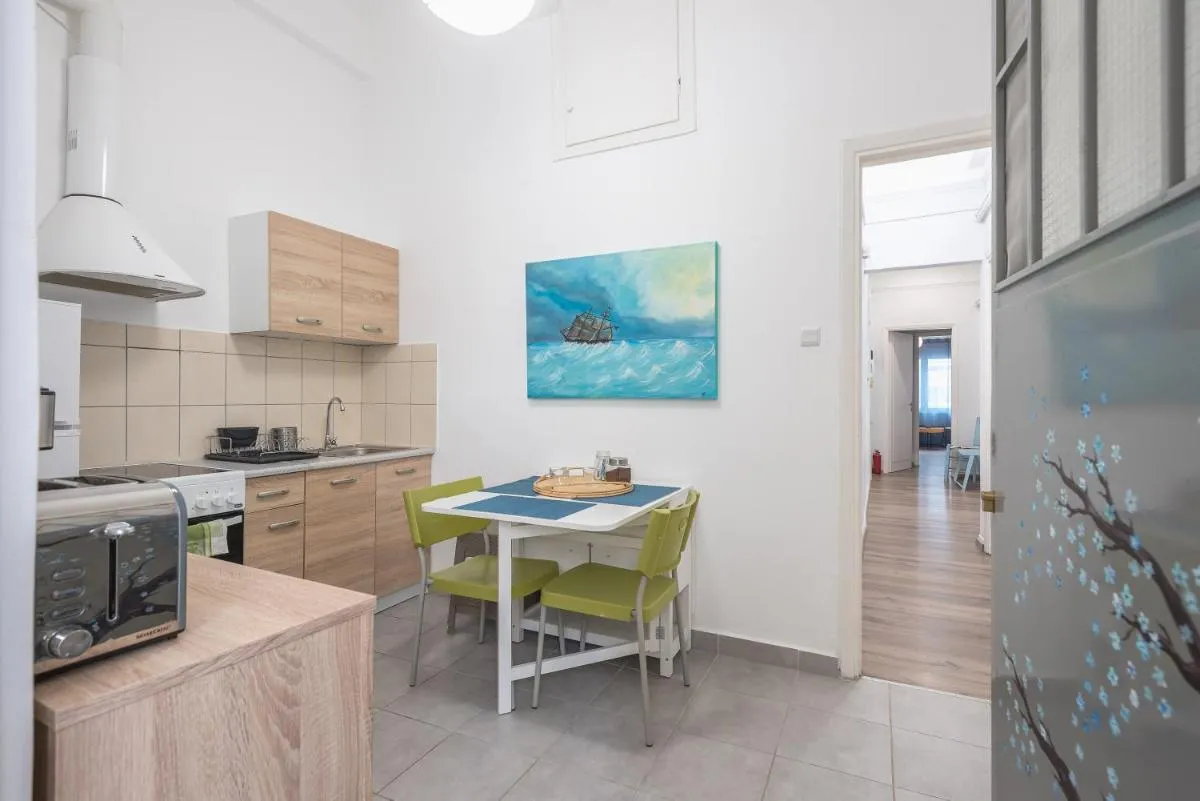Image 2 of Peaceful and comfy 2BA in Athens heart