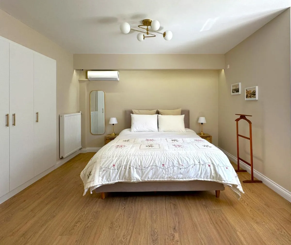 Image 1 of Queens Avenue Apartment