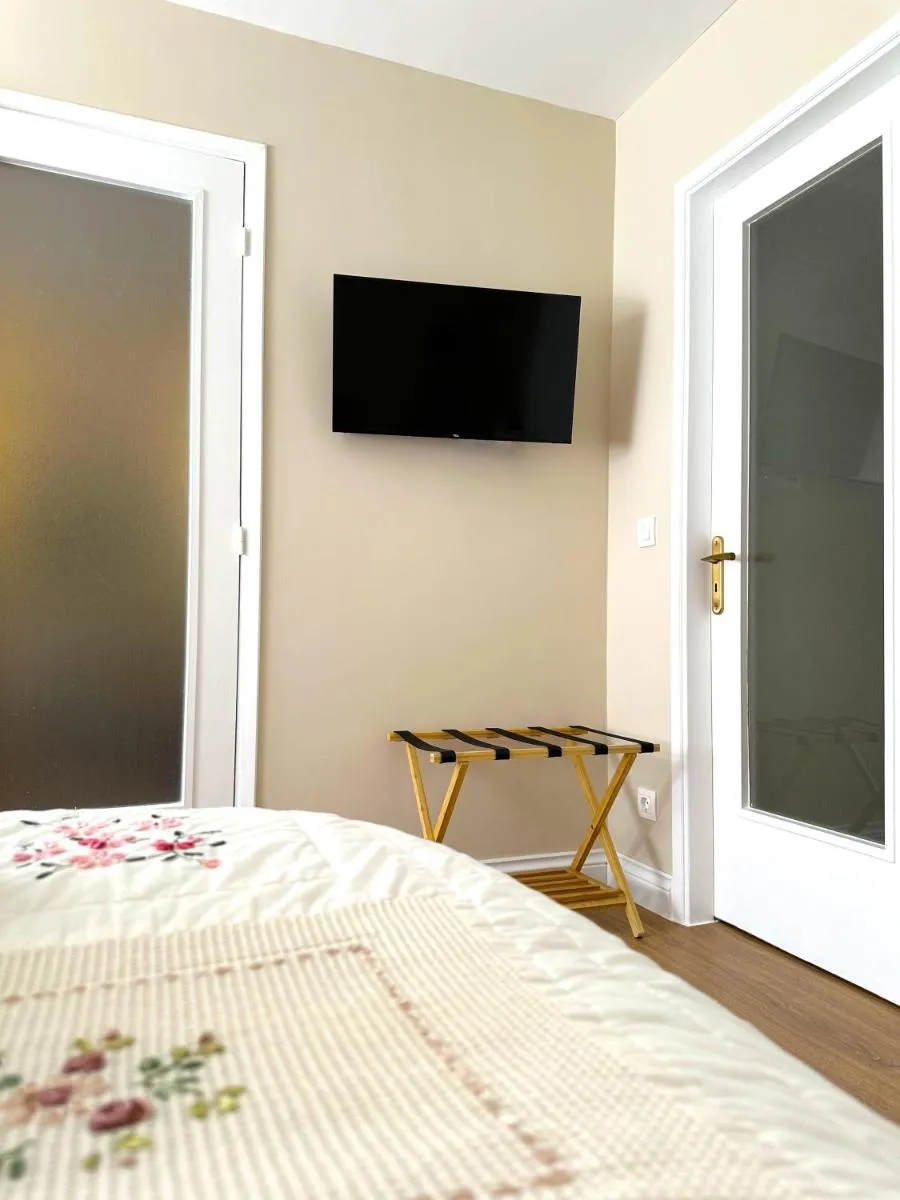 Image 6 of Queens Avenue Apartment