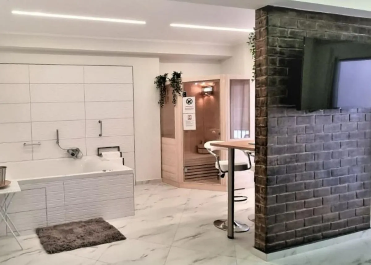 Image 2 of ROMANTIC DELUXE SVITE wise Jacuzzi and Sauna
