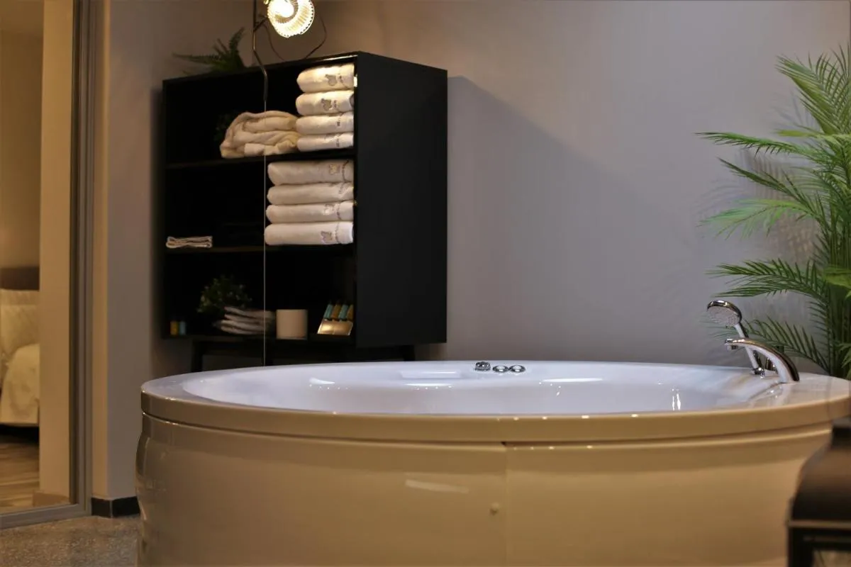 Image 3 of Rooster Suites