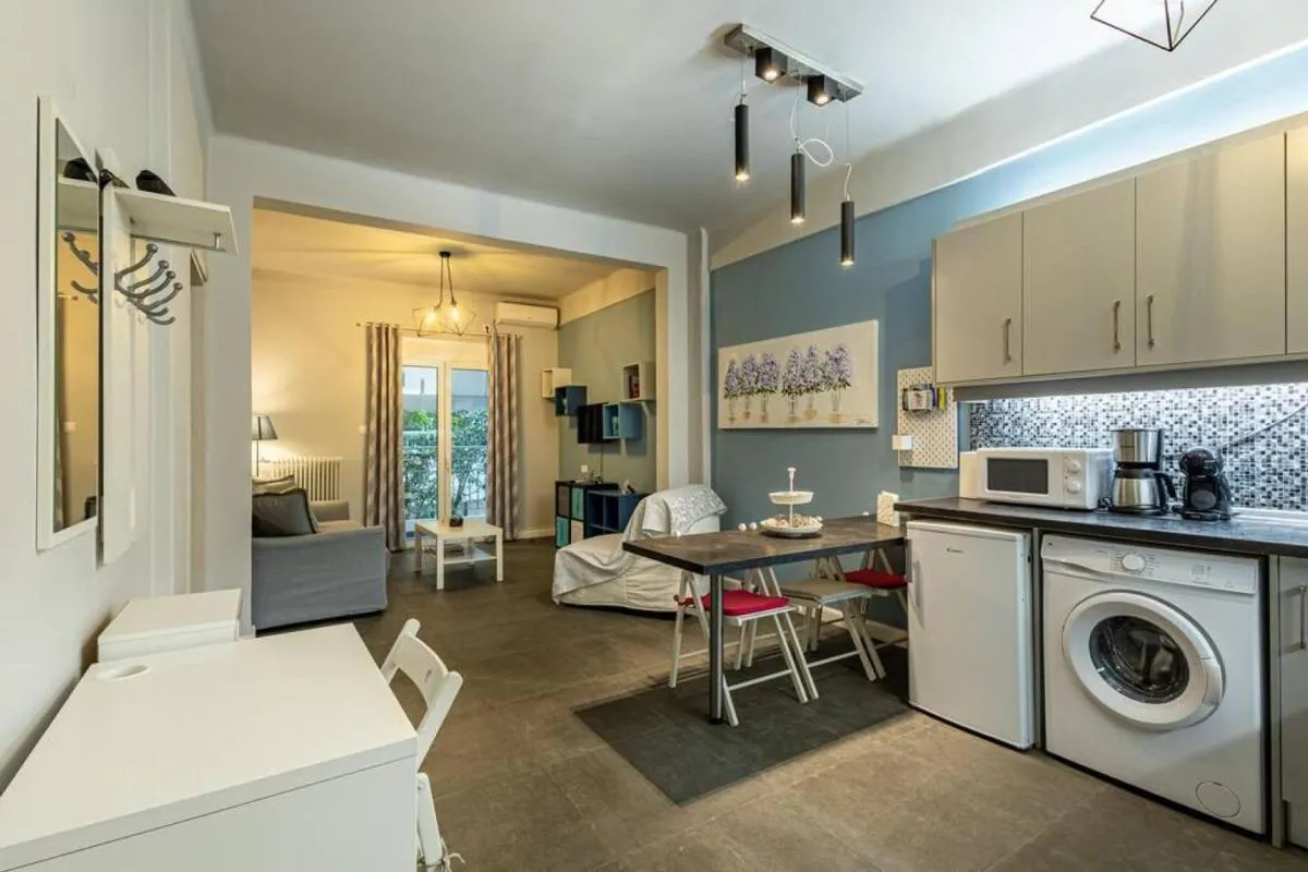 Image 5 of Ruby ‘ s Best Acropolis Apartment