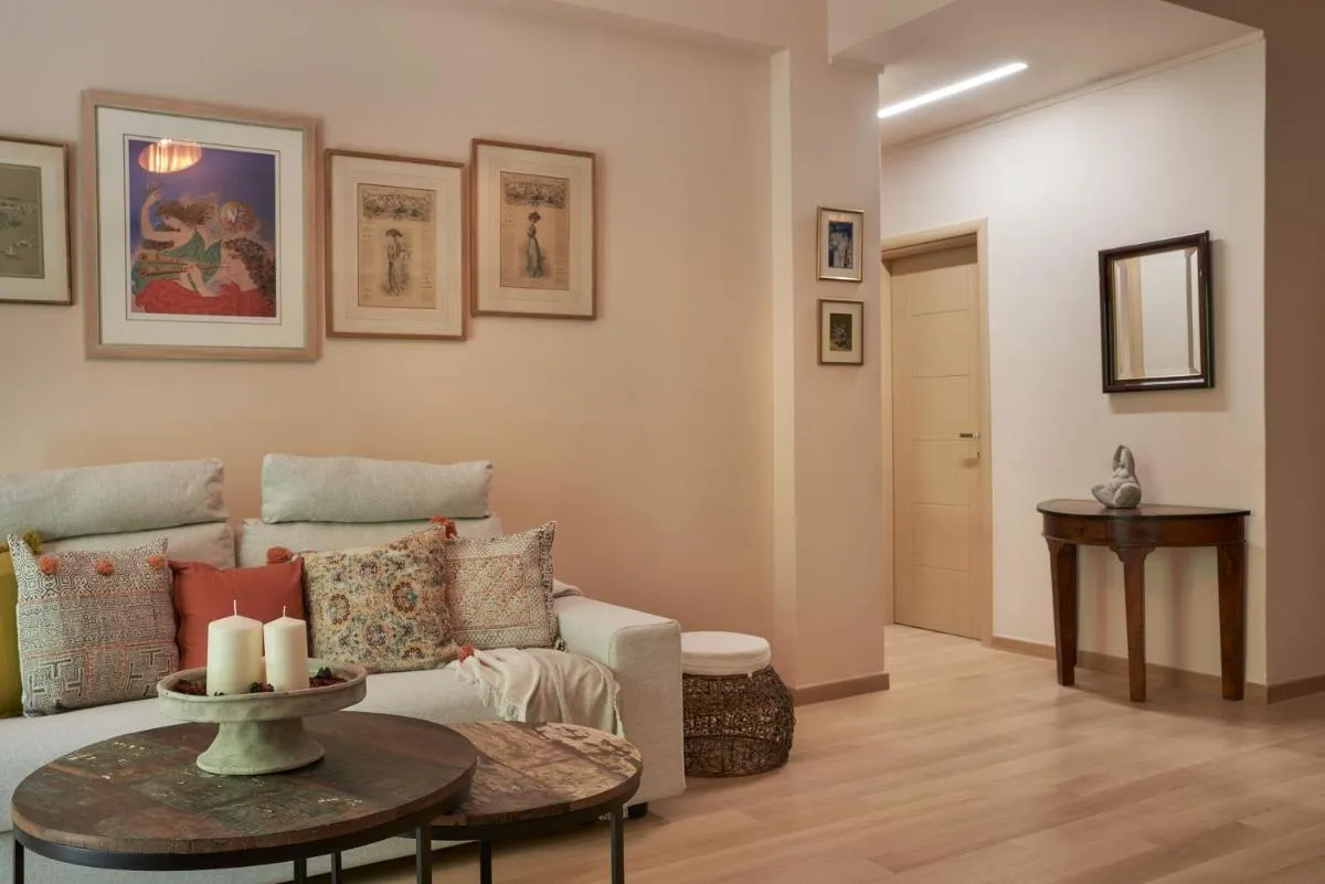 Image 5 of Spirou Merkouri Handcrafted 2BD Home